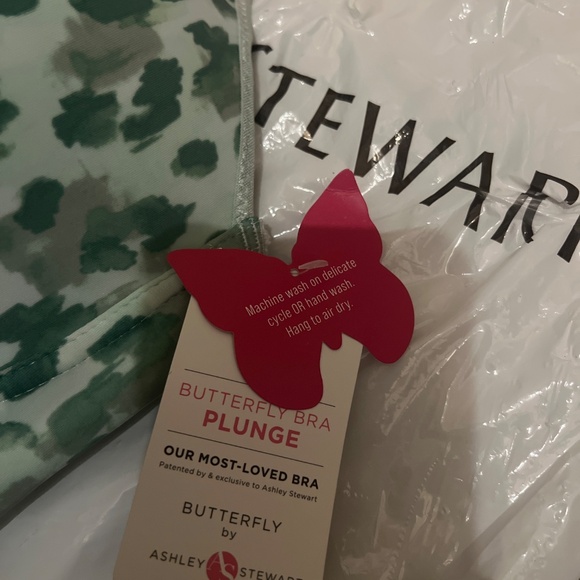 Perfect **BACK SMOOTHING ** ButterflyPlunge Bra - Picture 6 of 7